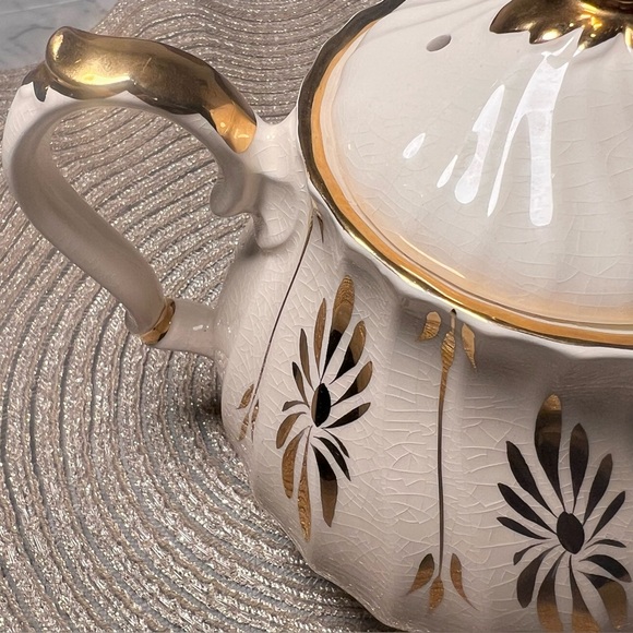 Vintage Sadler England 3147 P2 Teapot Crackle Glaze Gold Trim Cottagecore Chip - Picture 3 of 14